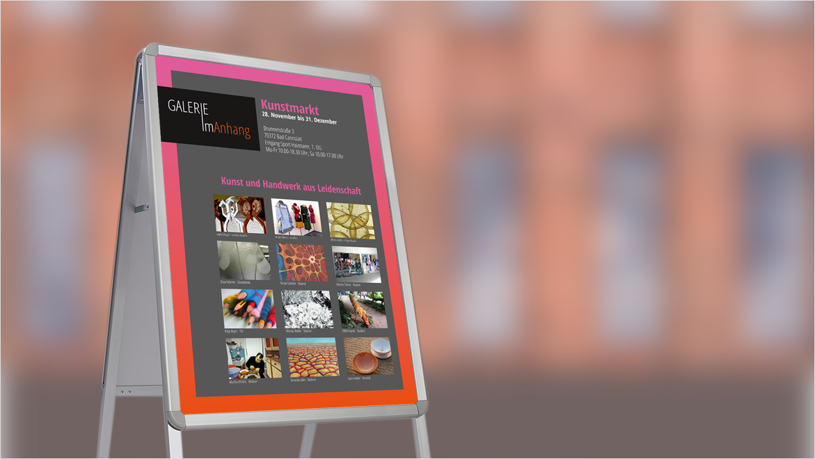 Plakat der Galerie ImAnhang in einem Ständer mit vielen kleinen Bilder