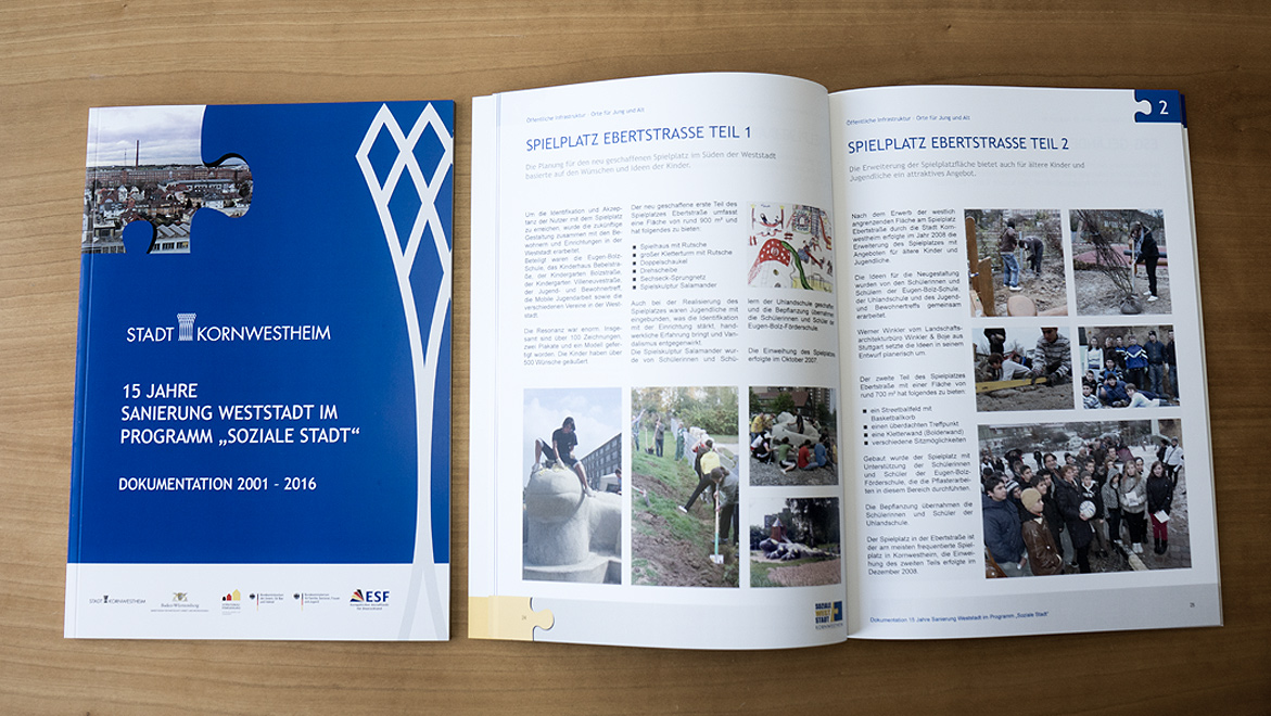 Titel und eine Doppelseite der 68-seitigen Broschüre