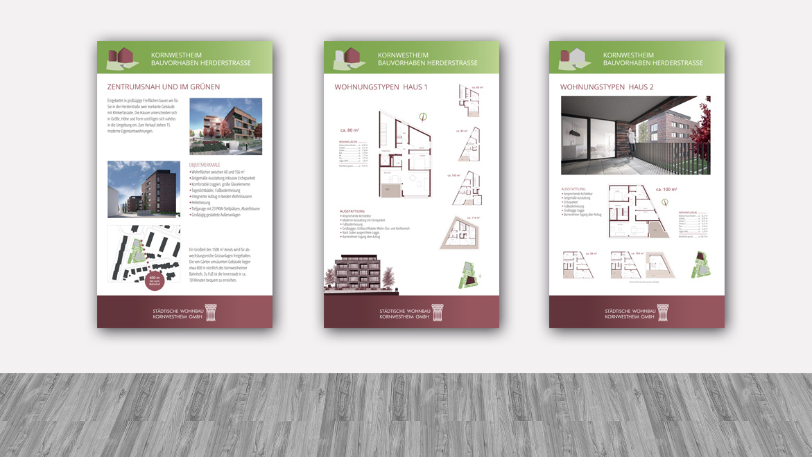 Drei Plakate mit Infos zum Bauprojekt an einer Wand